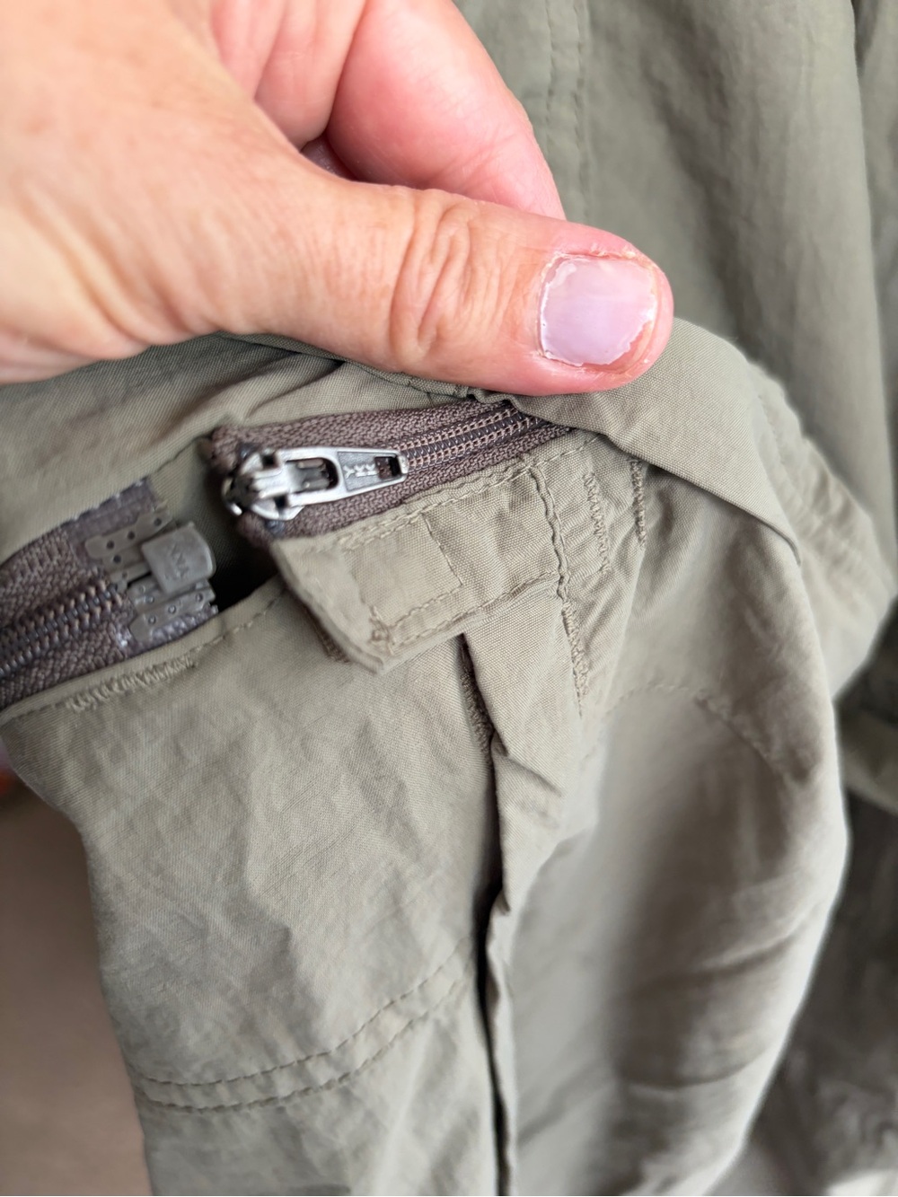Great condition REI Men's Convertible Cargo Pants size L — Olive Green. Nylon - Picture 8 of 13